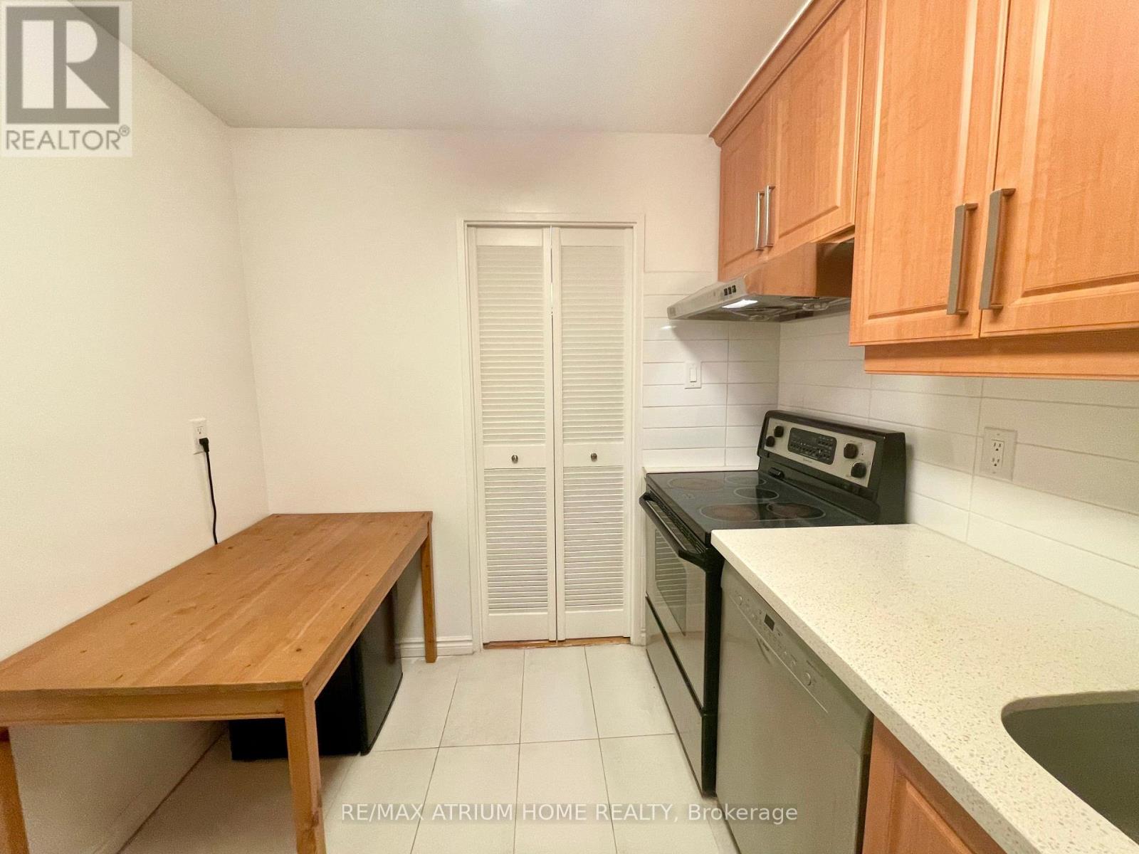 Photo 11 of 332 16 A Elgin Street, Markham ON
