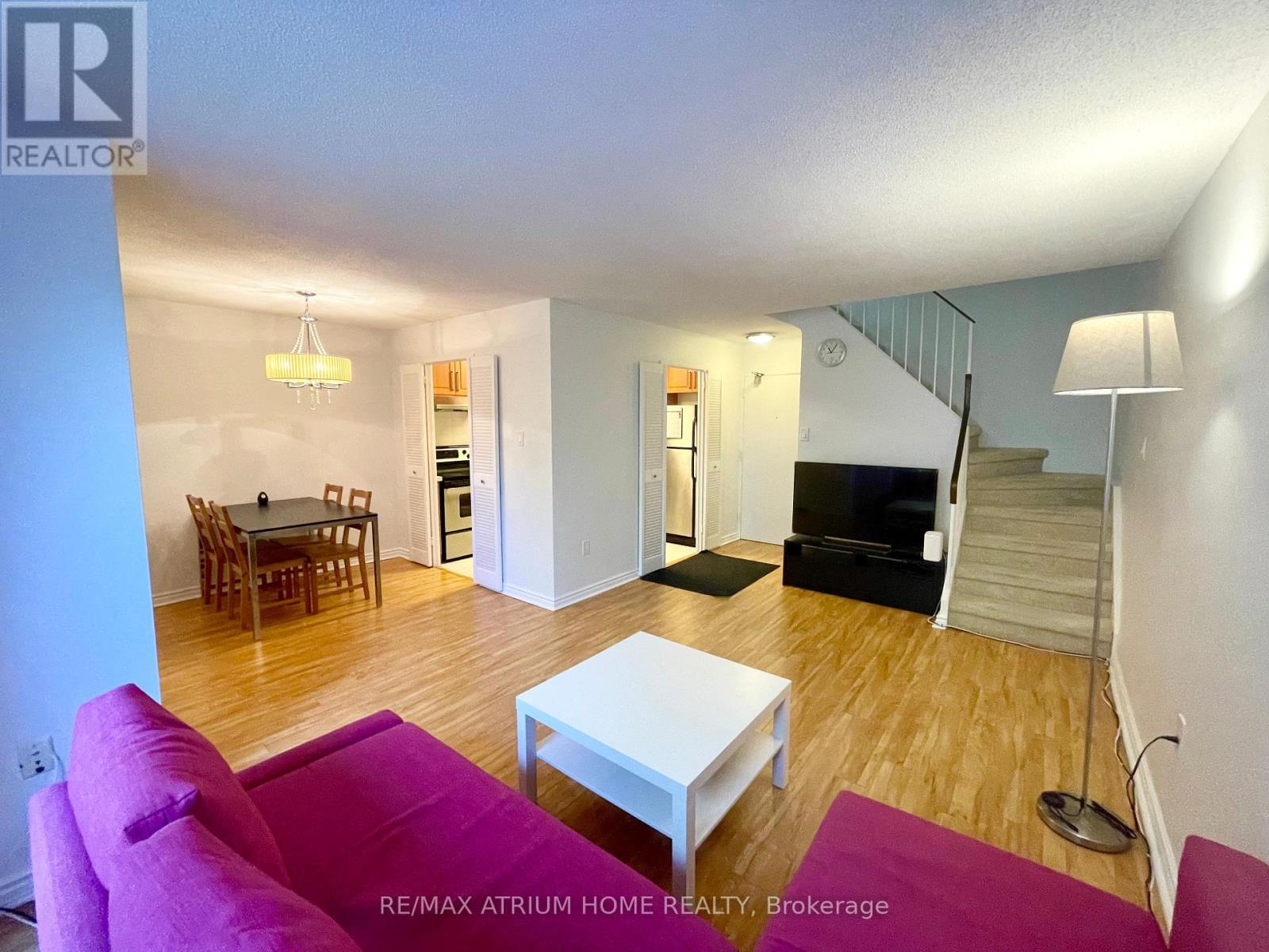 Photo 2 of 332 16 A Elgin Street, Markham ON