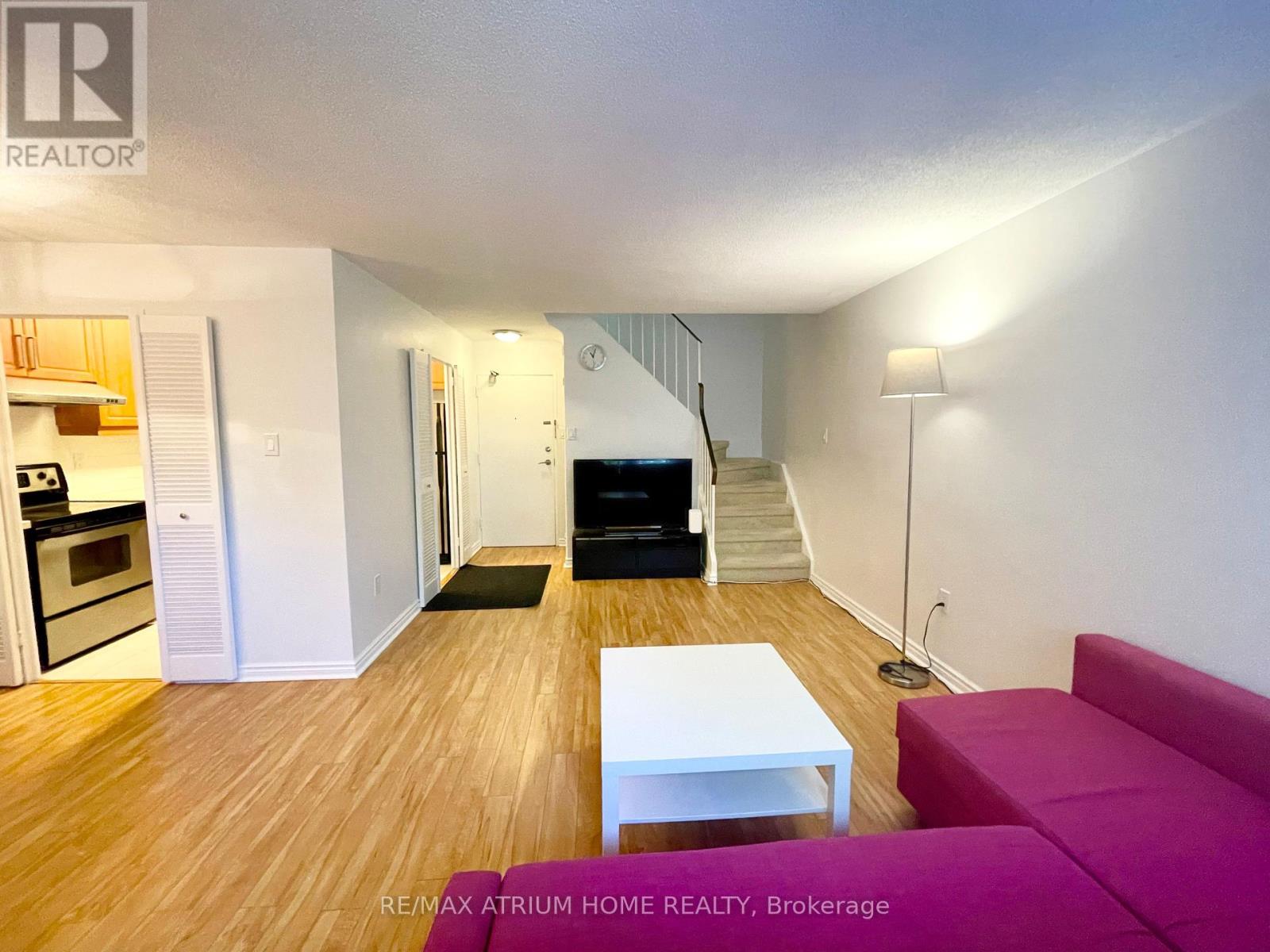 Photo 3 of 332 16 A Elgin Street, Markham ON