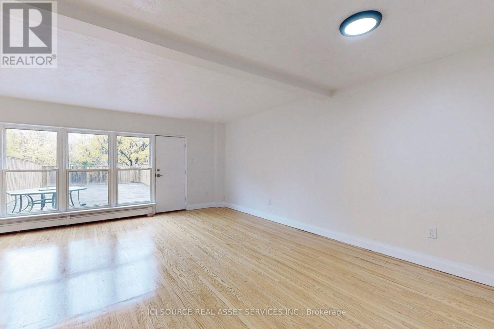 Photo 3 of 8 1370 Silver Spear Road, Mississauga ON