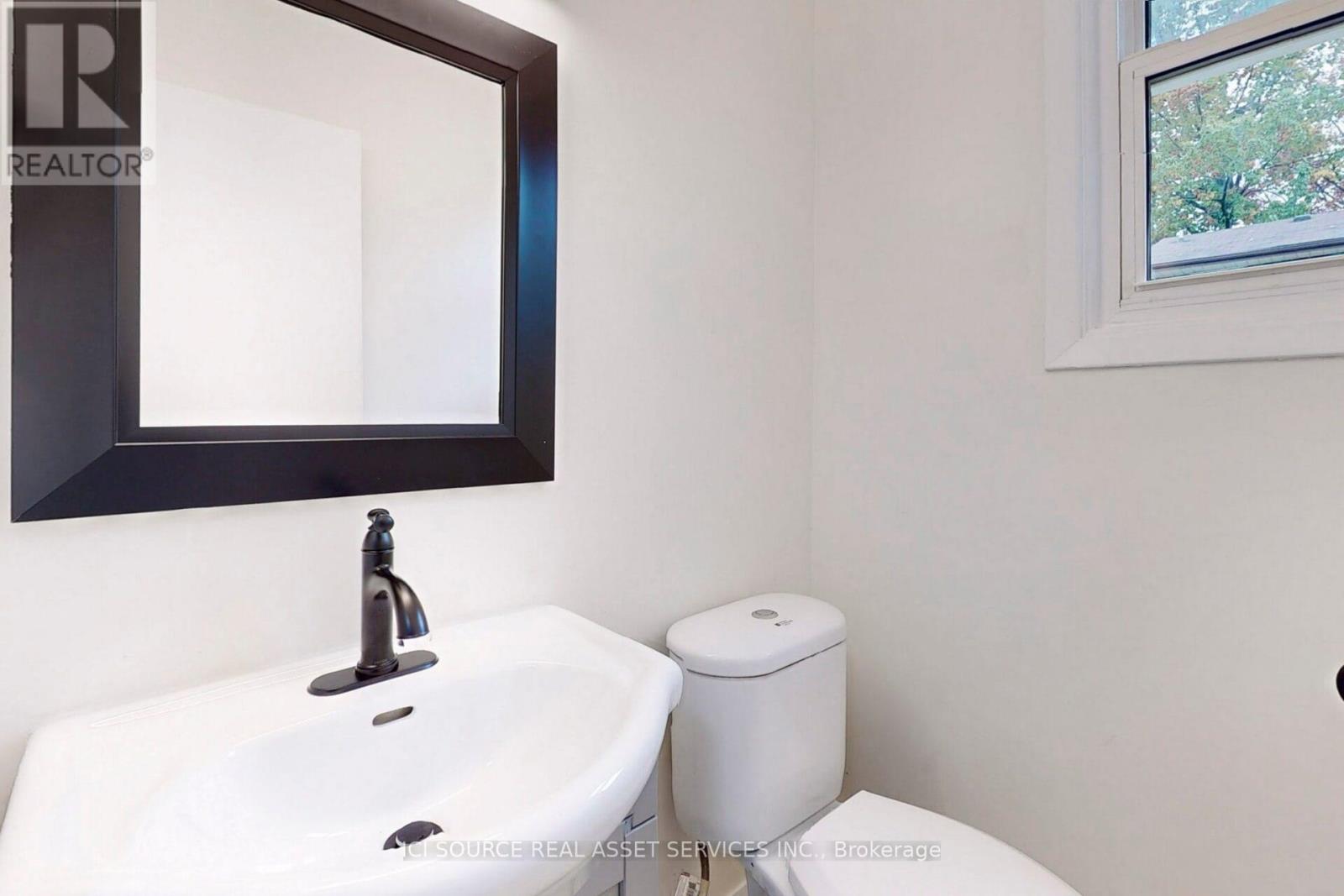Photo 7 of 8 1370 Silver Spear Road, Mississauga ON