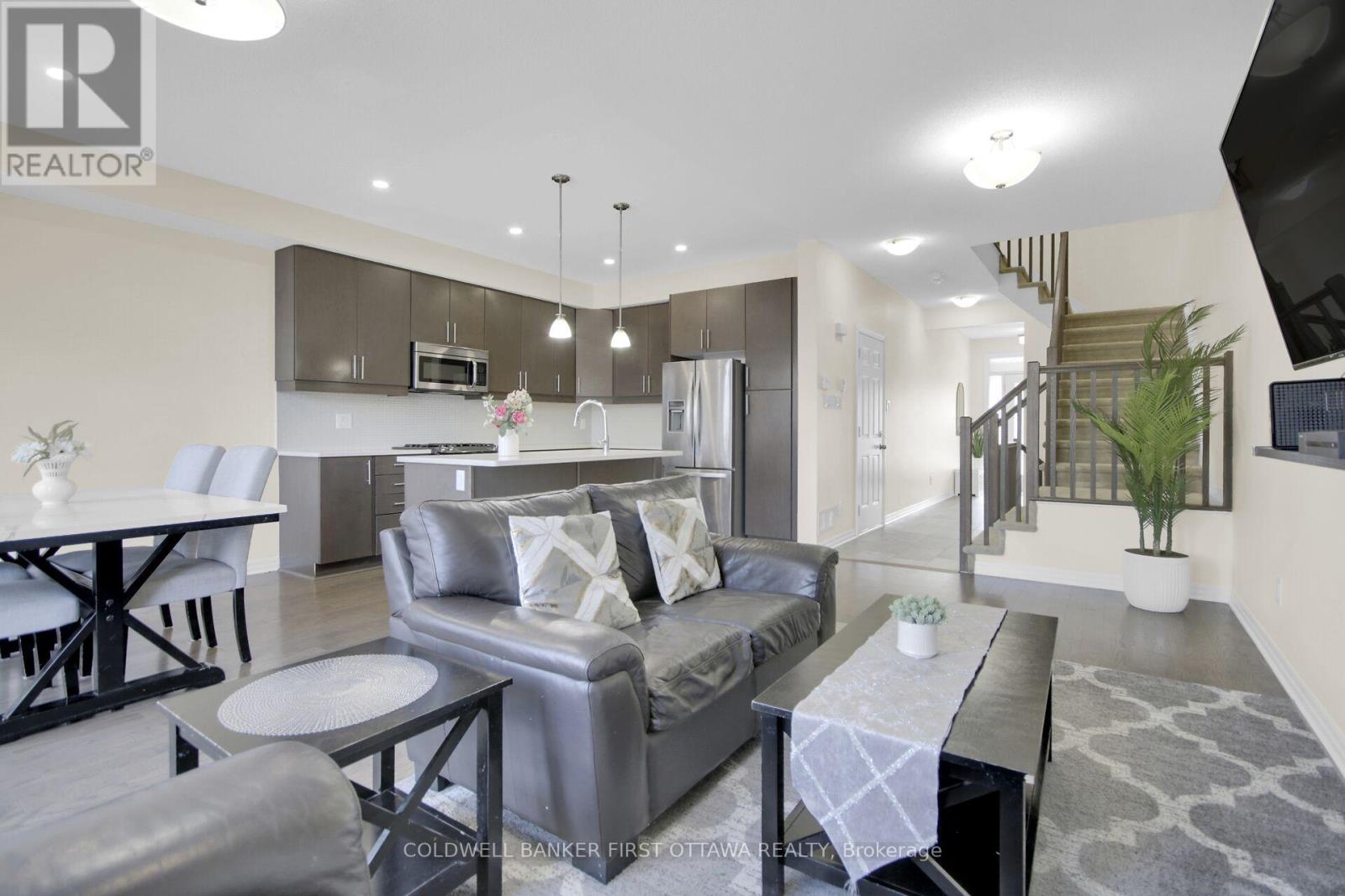 Photo 10 of 168 Hawkshaw Crescent, Ottawa ON