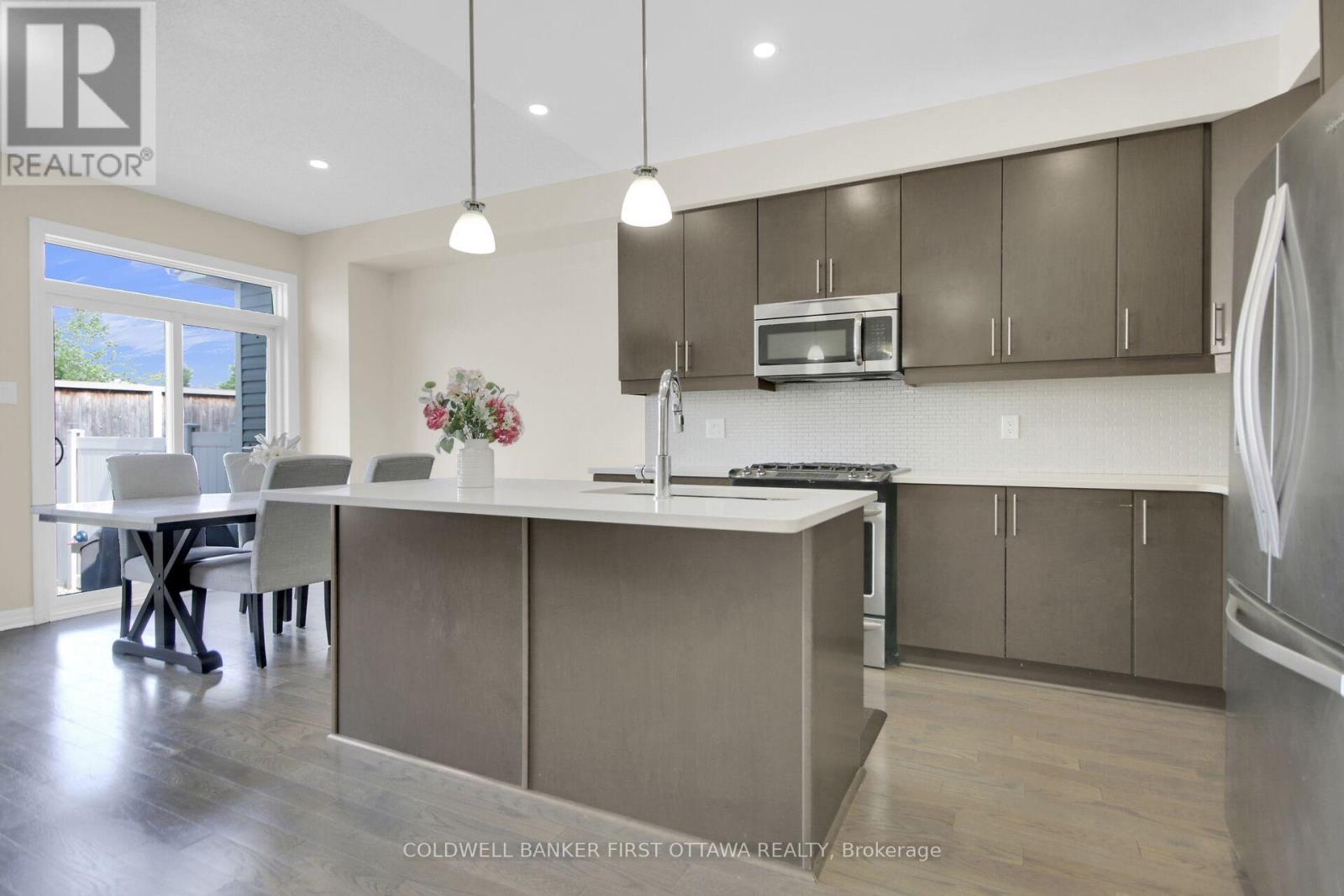 Photo 12 of 168 Hawkshaw Crescent, Ottawa ON