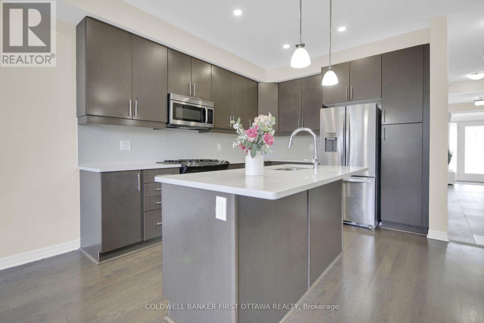 Photo 15 of 168 Hawkshaw Crescent, Ottawa ON