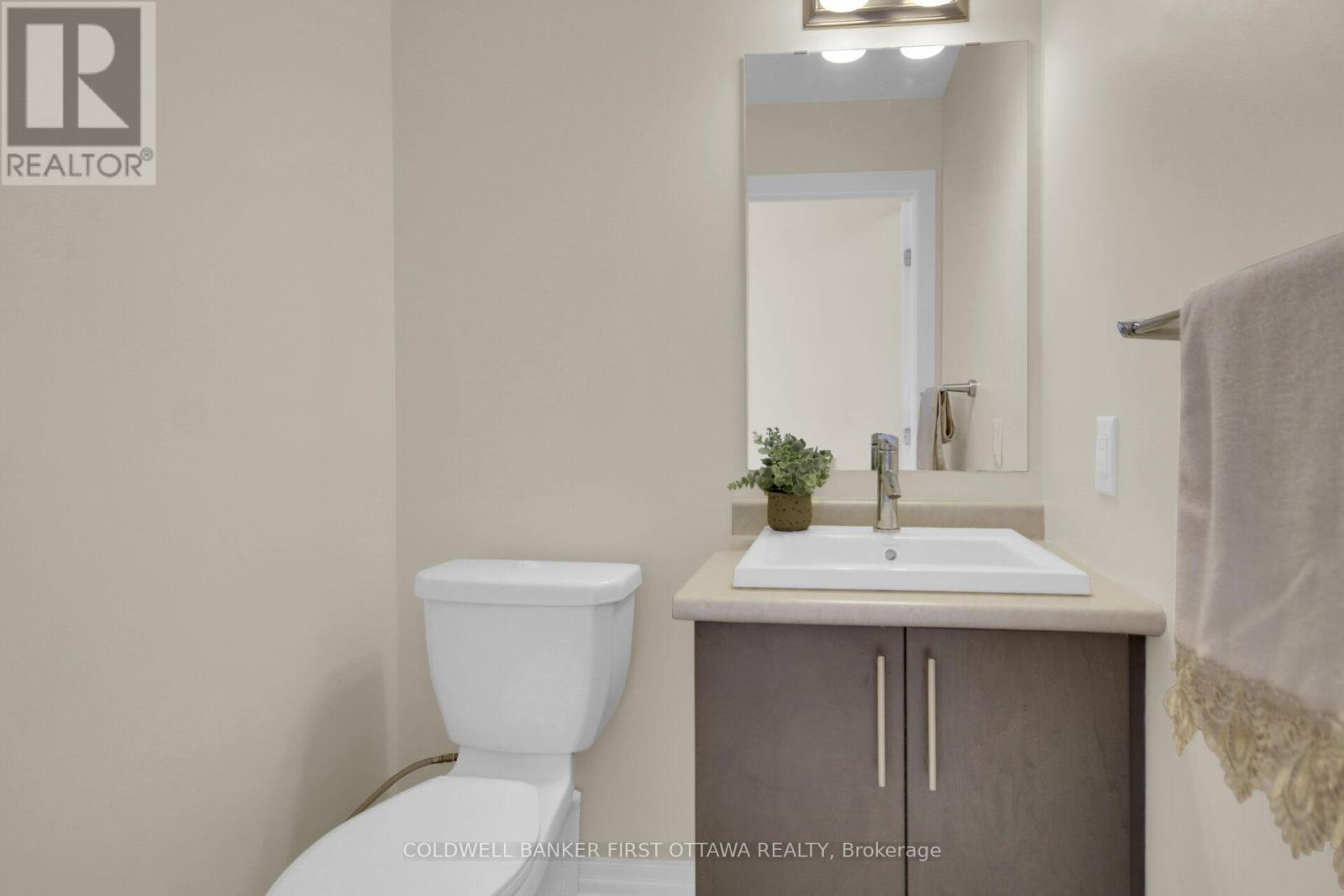 Photo 20 of 168 Hawkshaw Crescent, Ottawa ON