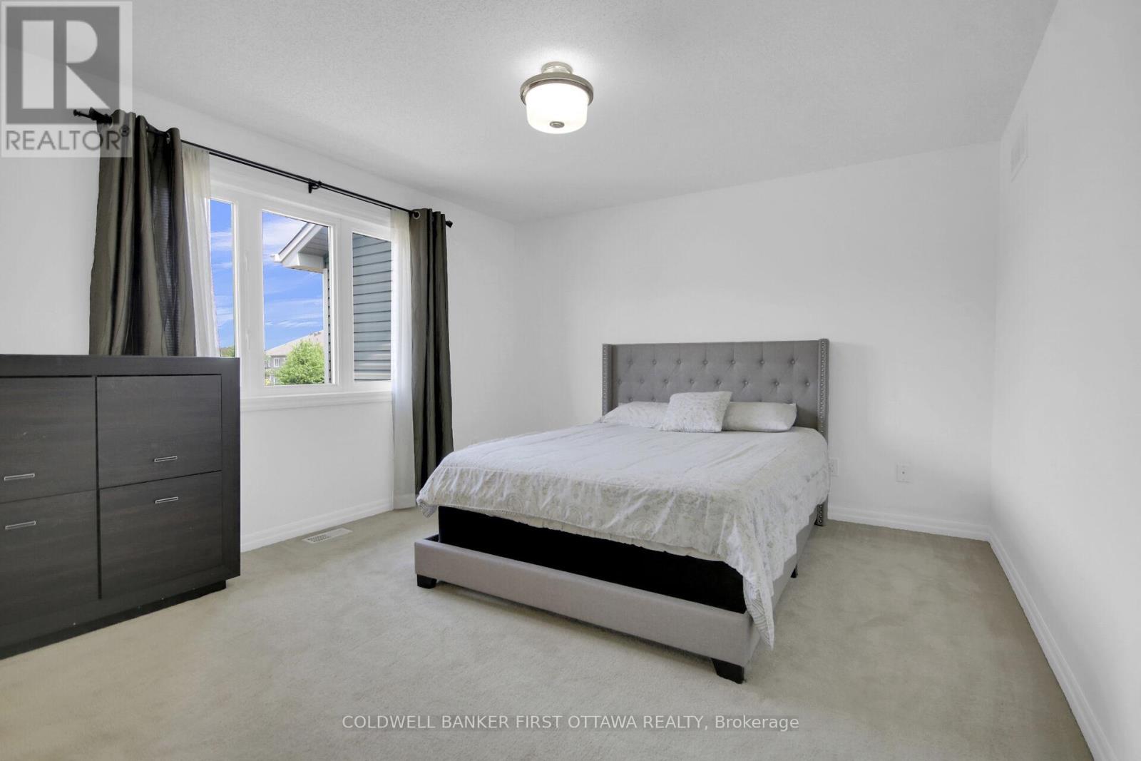 Photo 24 of 168 Hawkshaw Crescent, Ottawa ON