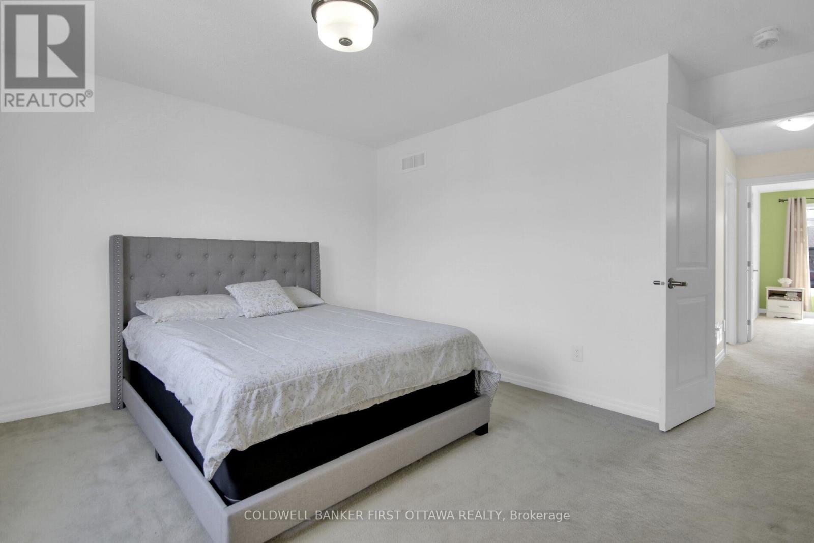 Photo 25 of 168 Hawkshaw Crescent, Ottawa ON
