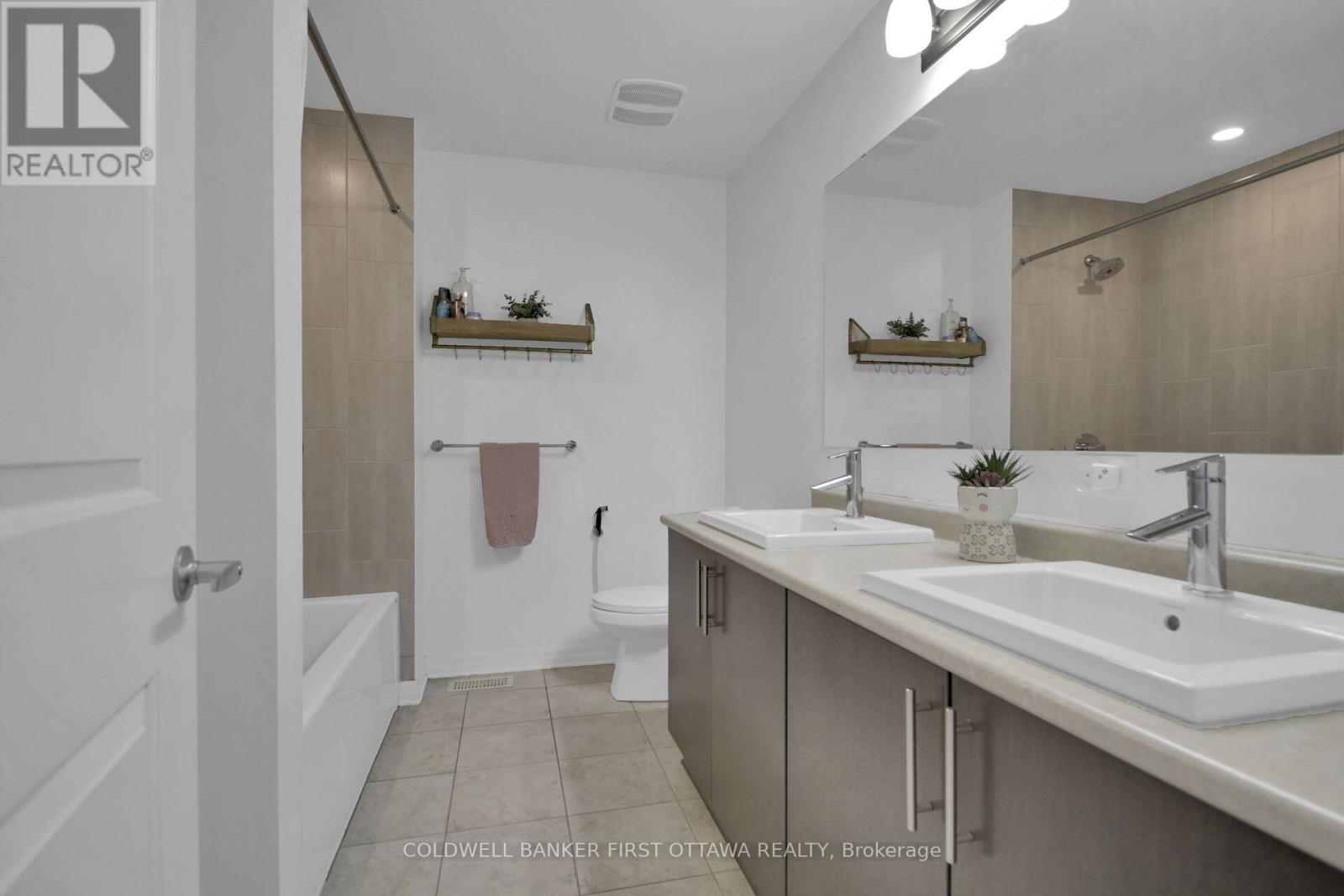 Photo 33 of 168 Hawkshaw Crescent, Ottawa ON