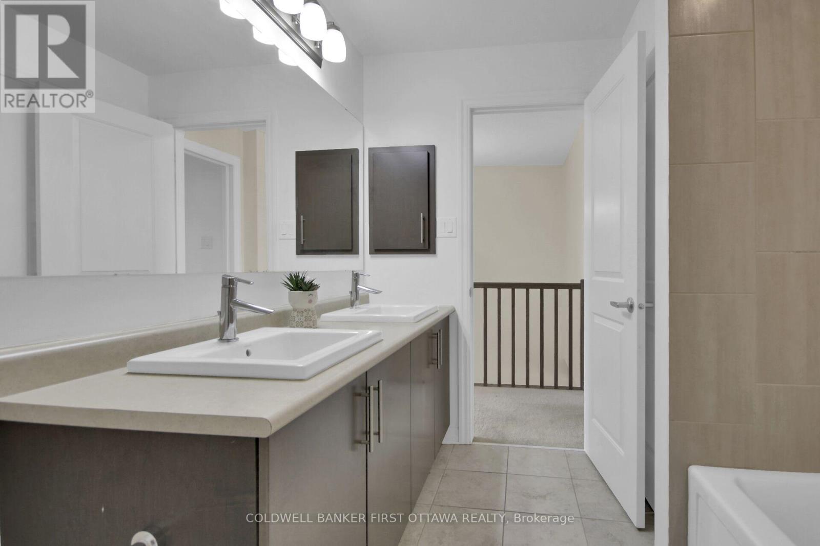 Photo 34 of 168 Hawkshaw Crescent, Ottawa ON