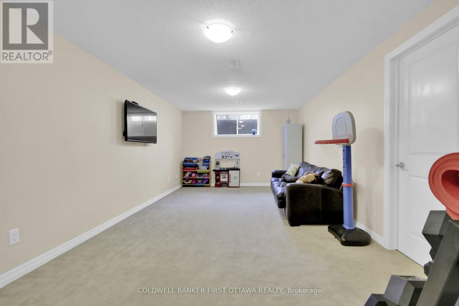 Photo 35 of 168 Hawkshaw Crescent, Ottawa ON