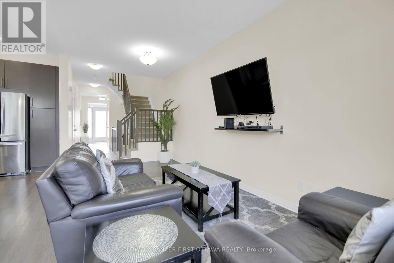 Photo 7 of 168 Hawkshaw Crescent, Ottawa ON