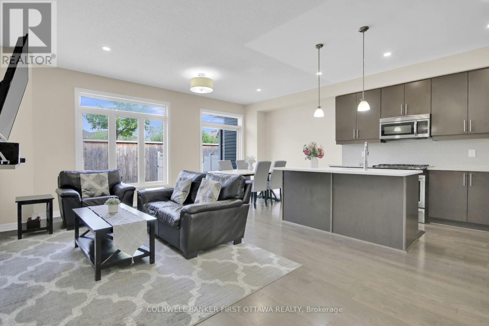 Photo 9 of 168 Hawkshaw Crescent, Ottawa ON