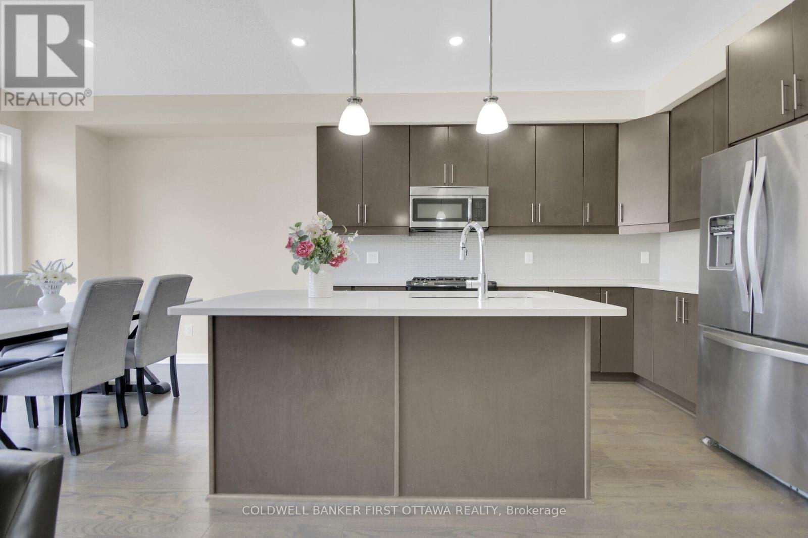 Photo 14 of 168 Hawkshaw Crescent, Ottawa ON