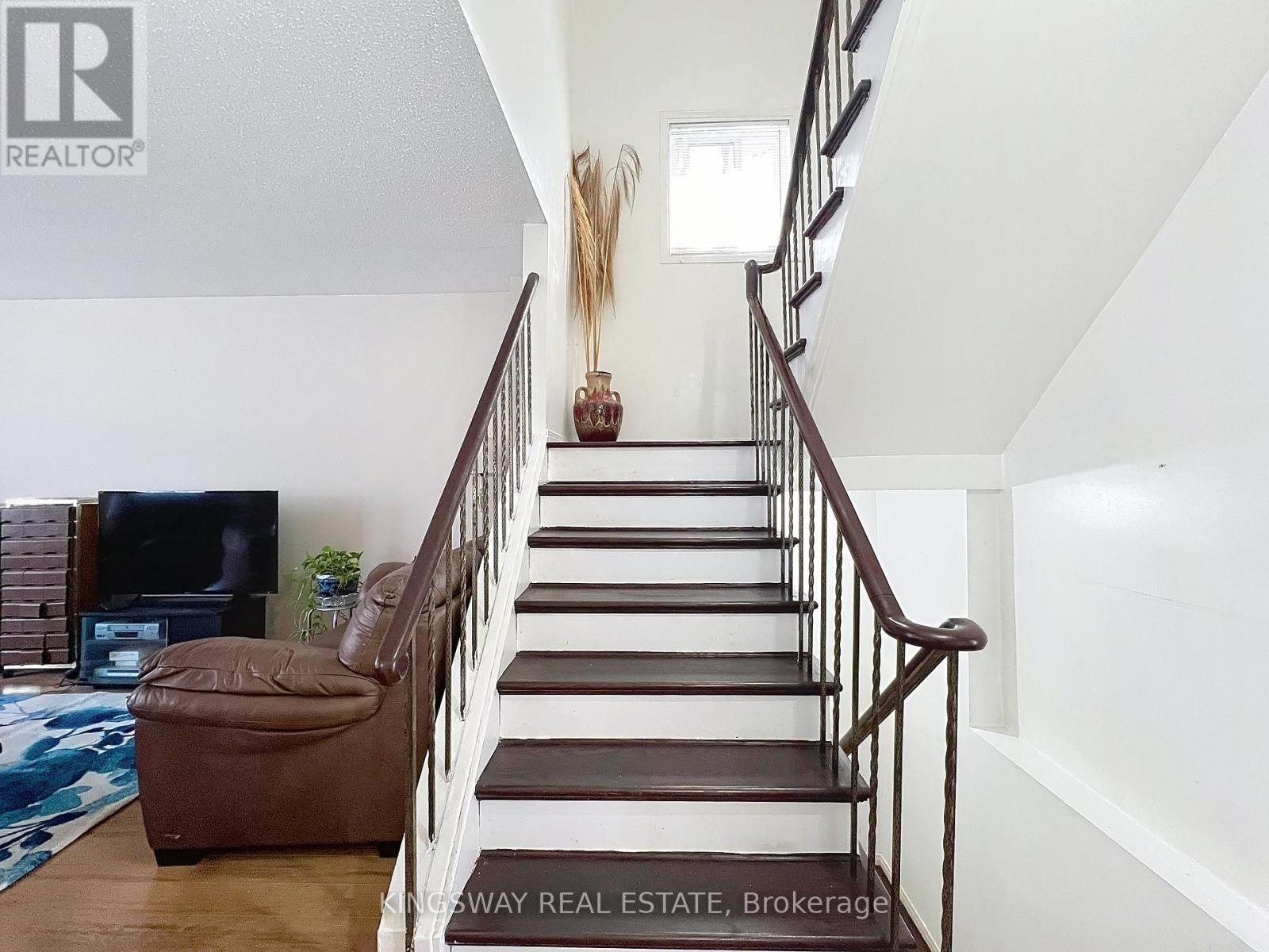 Photo 34 of 55 Copperwood Square, Toronto ON
