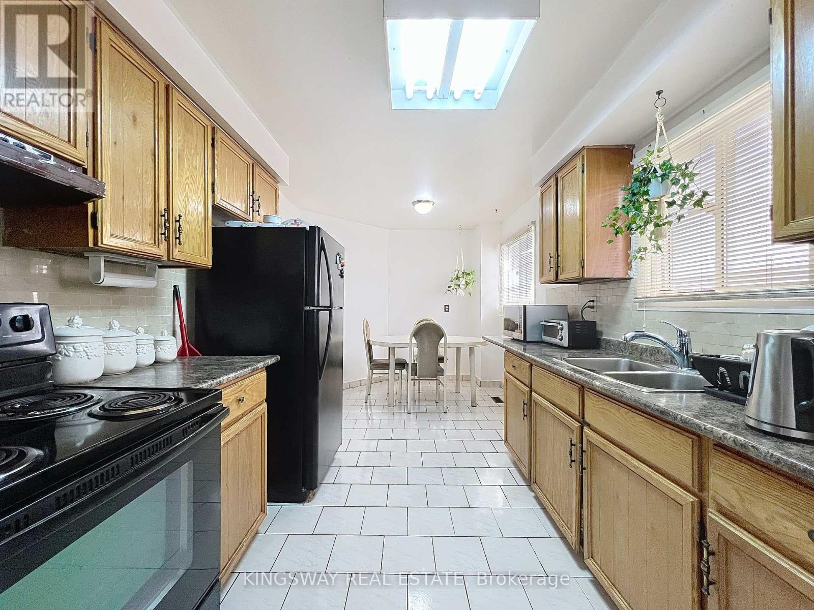 Photo 12 of 55 Copperwood Square, Toronto ON