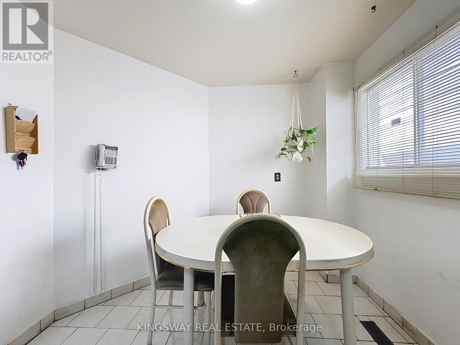 Photo 17 of 55 Copperwood Square, Toronto ON