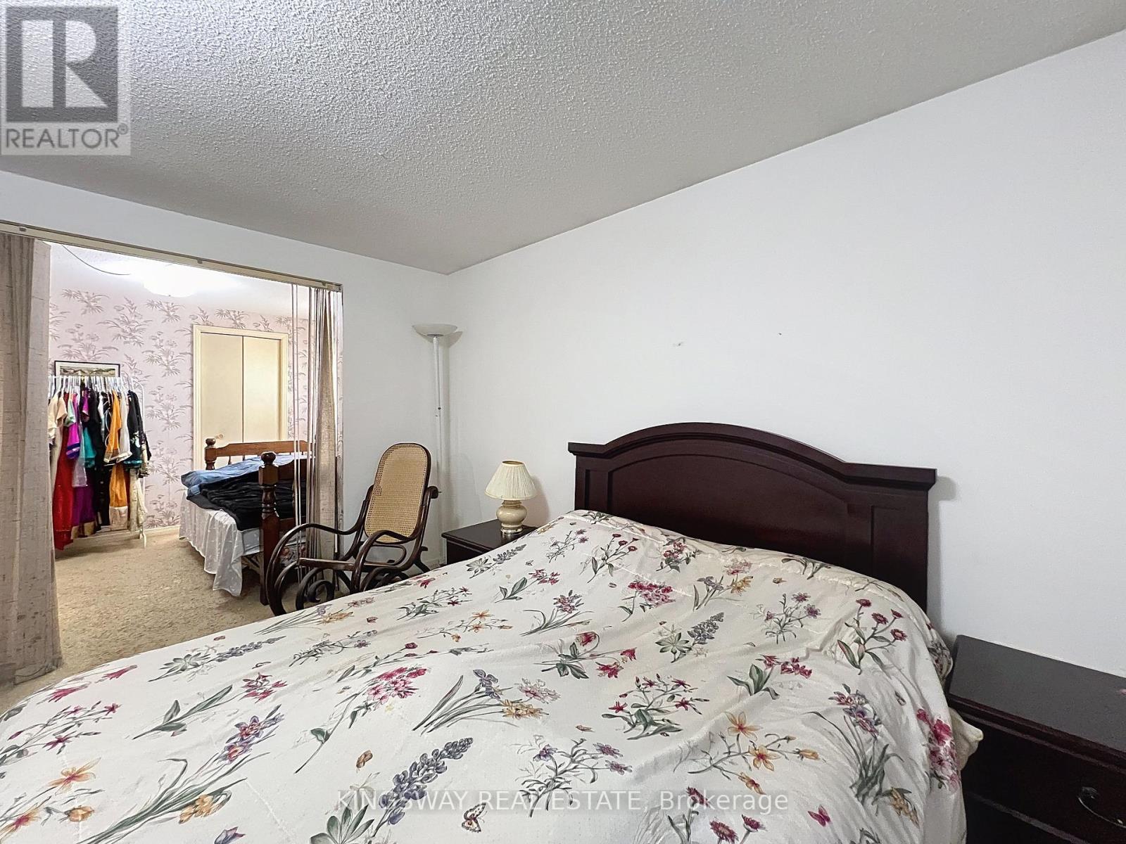 Photo 3 of 55 Copperwood Square, Toronto ON