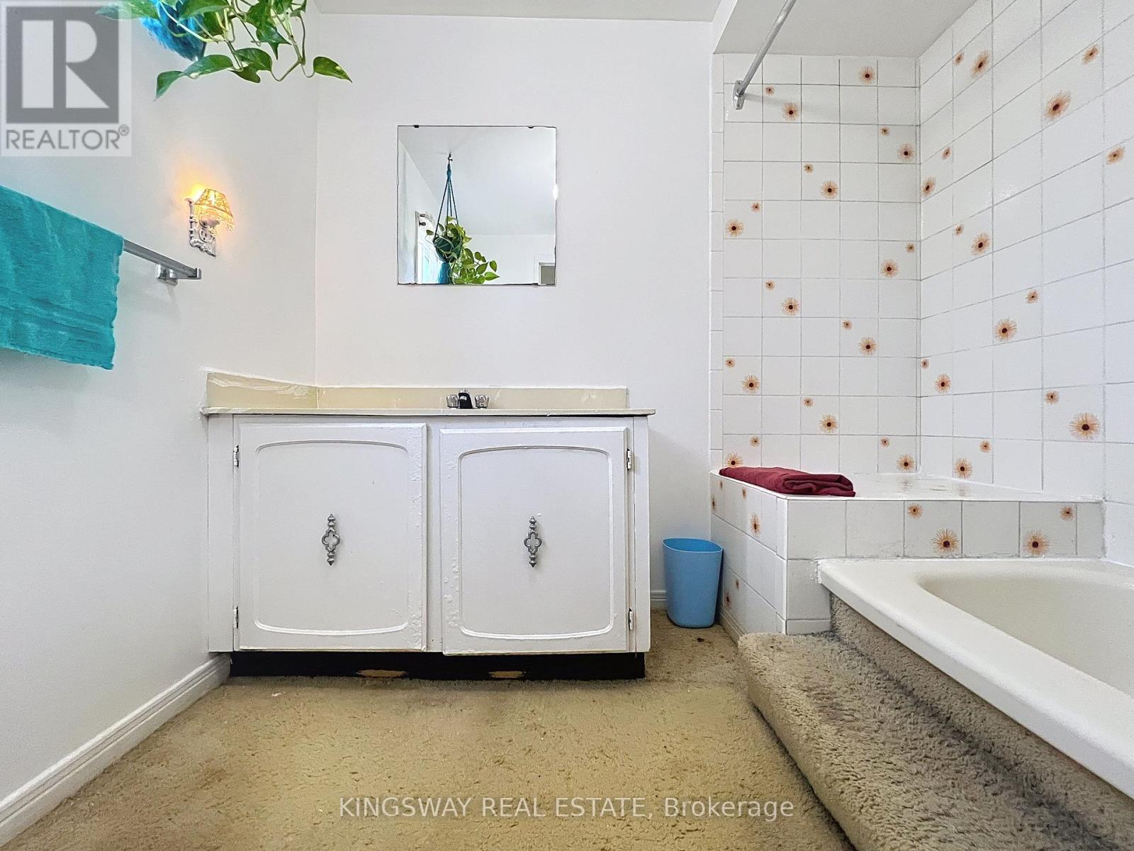 Photo 8 of 55 Copperwood Square, Toronto ON