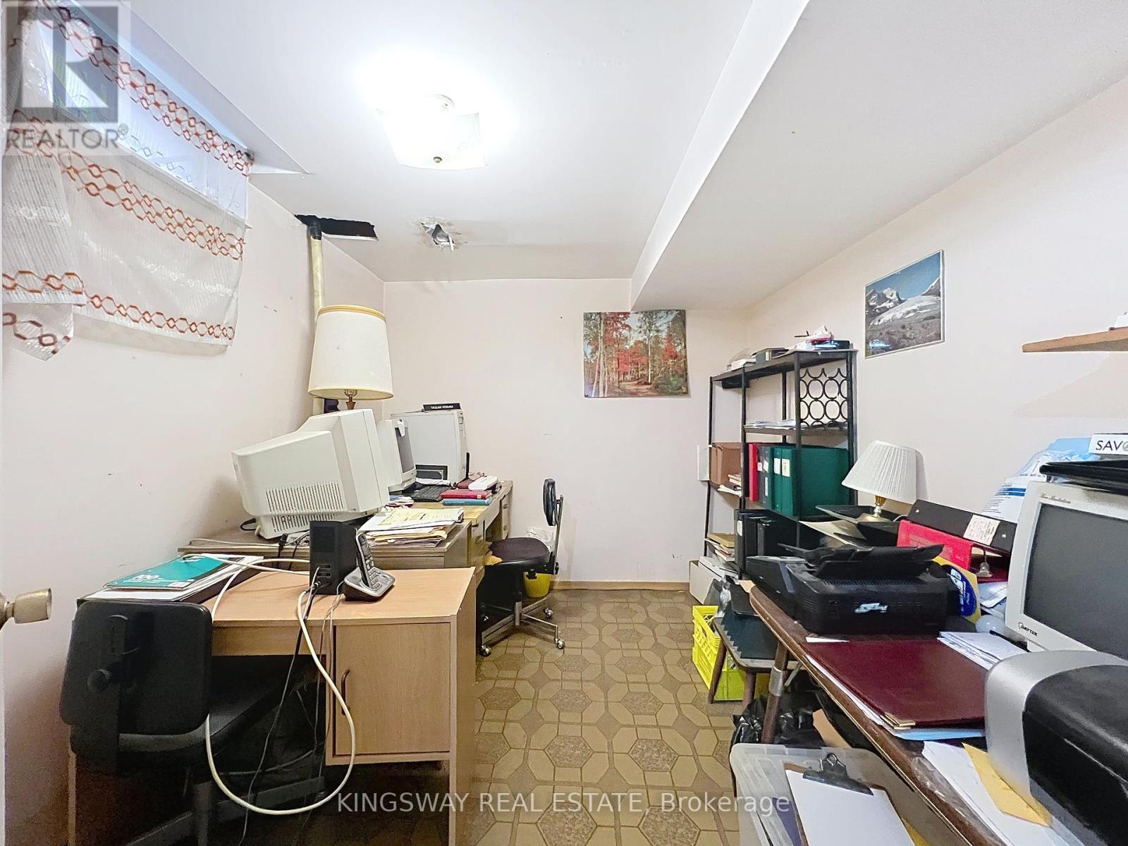 Photo 14 of 55 Copperwood Square, Toronto ON