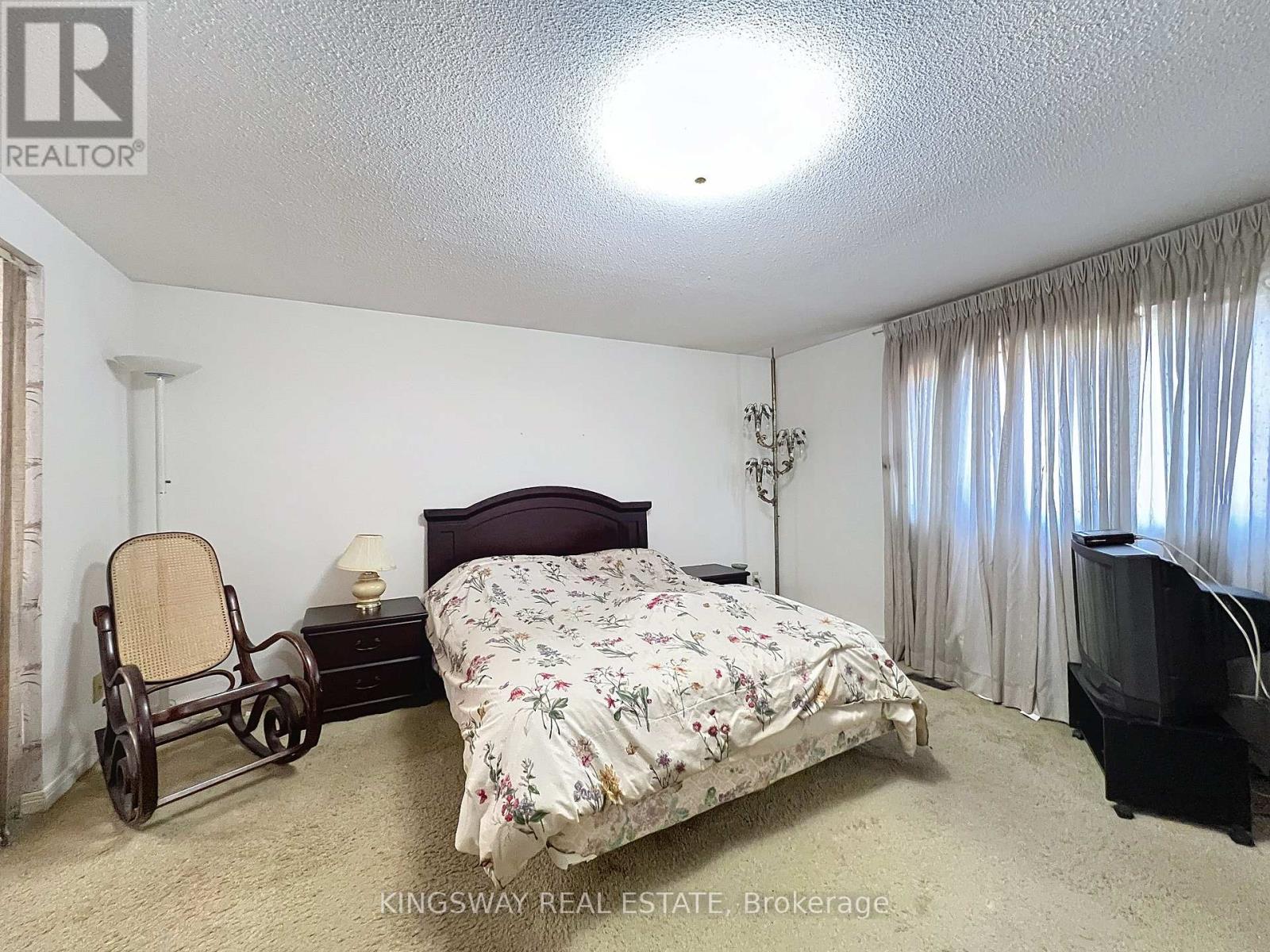 Photo 9 of 55 Copperwood Square, Toronto ON