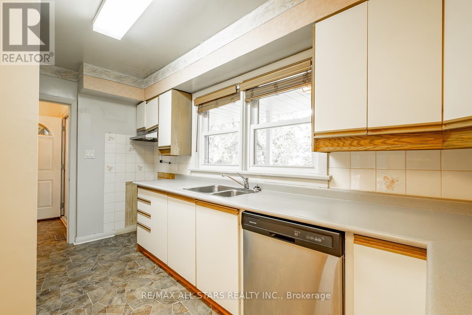 Photo 7 of 6 Elizabeth Street, Markham ON