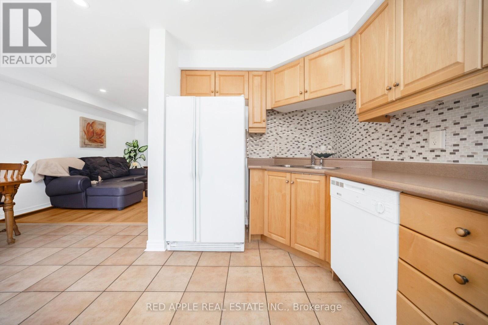 Photo 16 of 52 Tiller Trail, Brampton ON