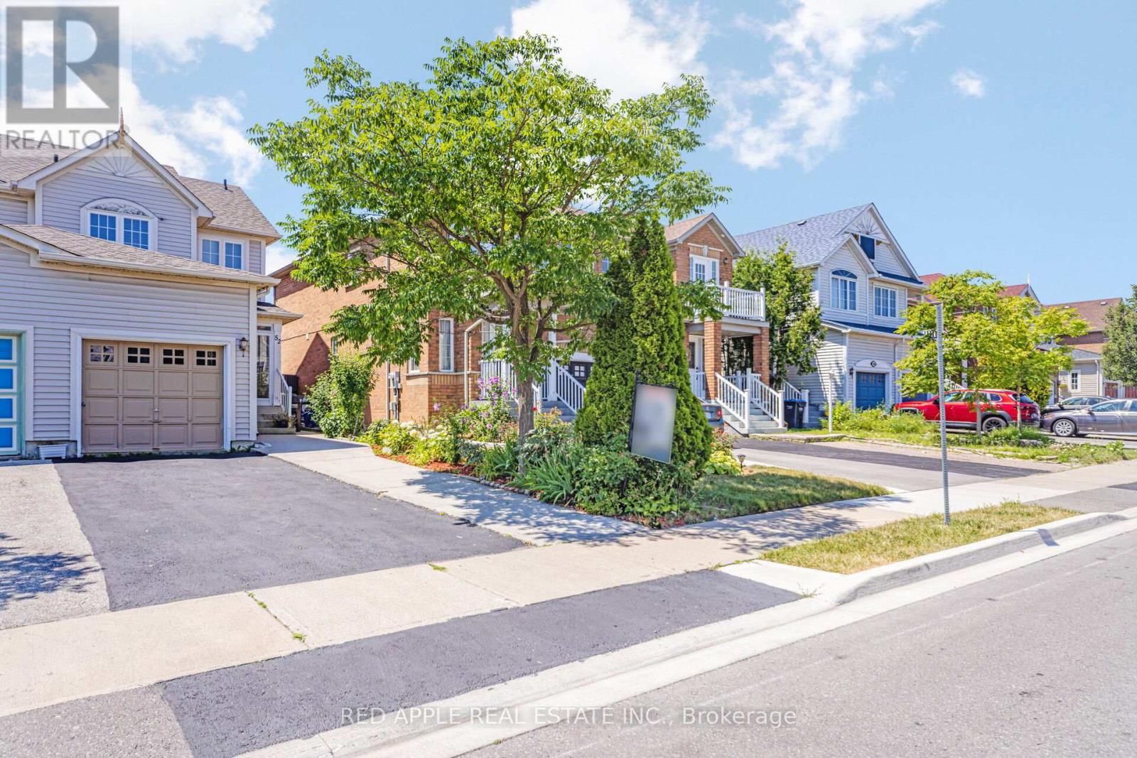 Photo 2 of 52 Tiller Trail, Brampton ON