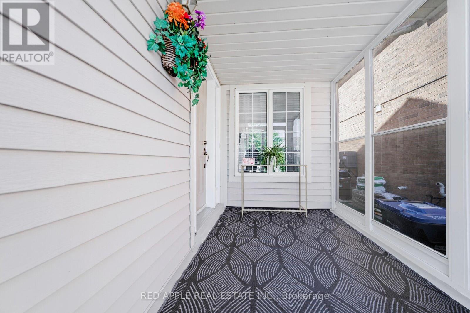 Photo 5 of 52 Tiller Trail, Brampton ON