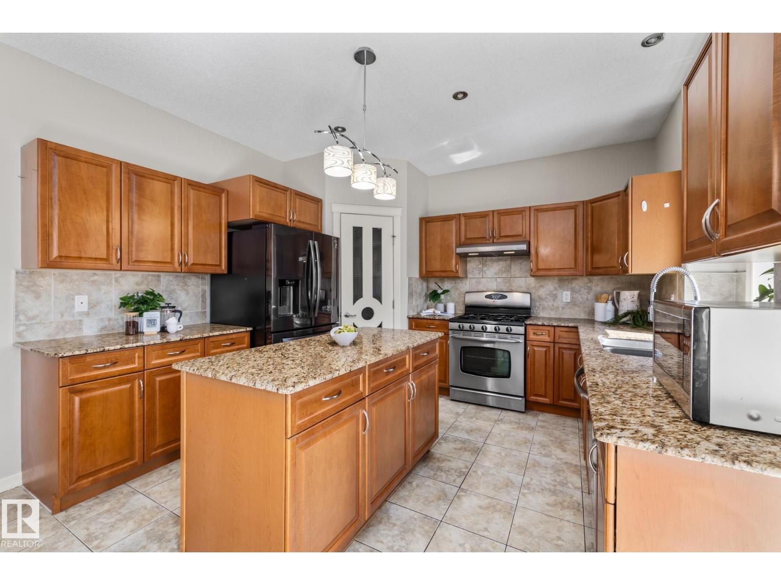 Photo 18 of 6130 Maynard Cr Nw, Edmonton AB