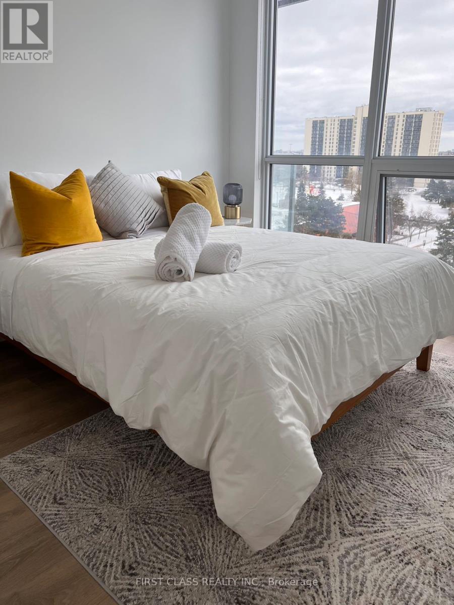 Photo 4 of 810 32 Forest Manor Road, Toronto ON