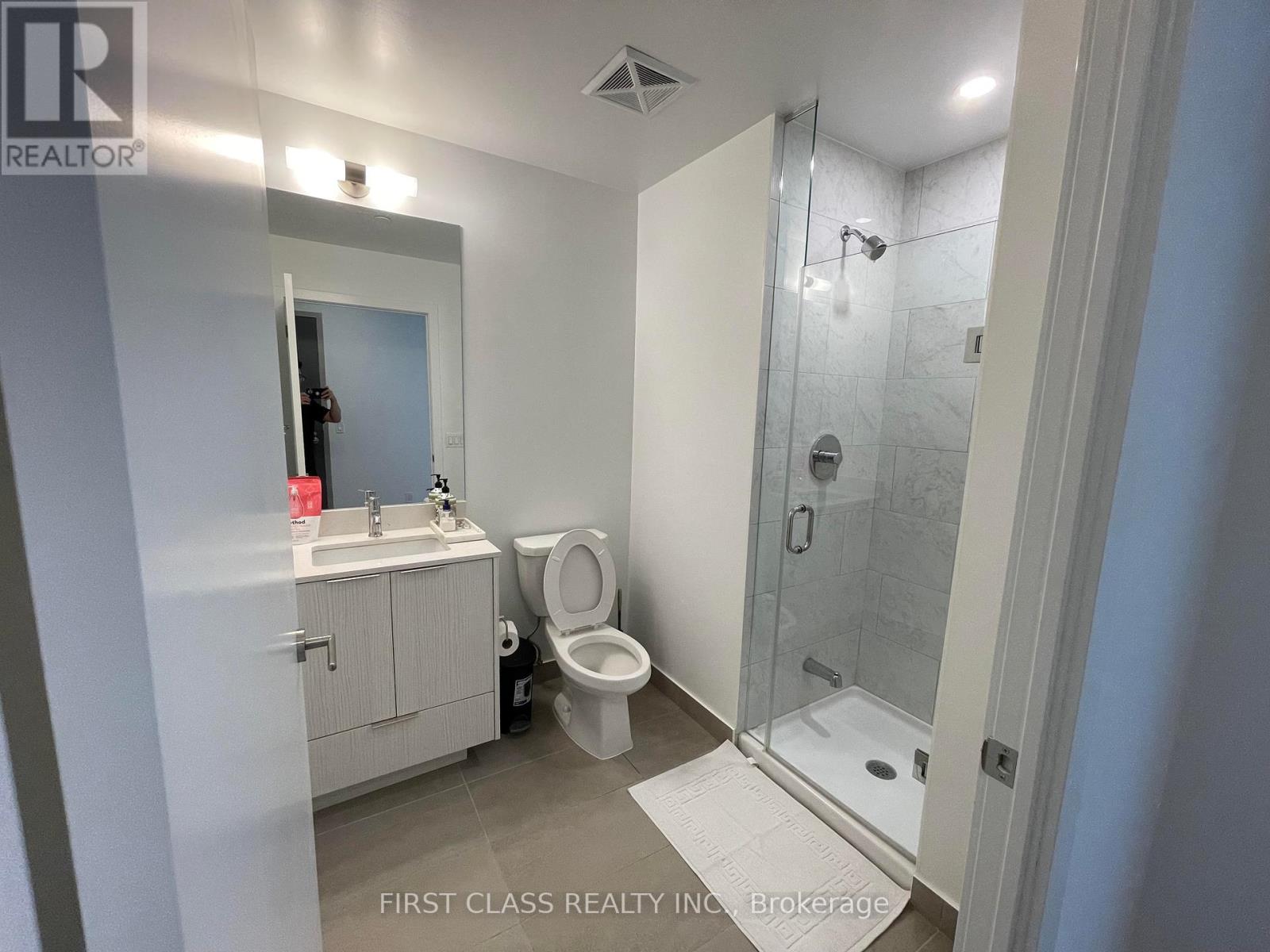 Photo 5 of 810 32 Forest Manor Road, Toronto ON