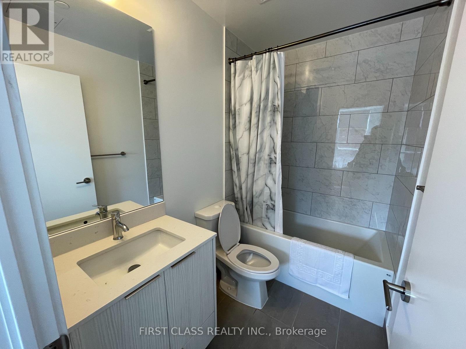 Photo 7 of 810 32 Forest Manor Road, Toronto ON