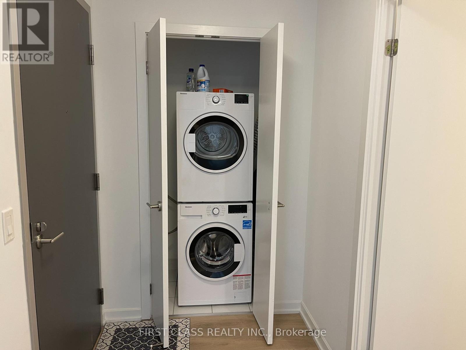 Photo 8 of 810 32 Forest Manor Road, Toronto ON
