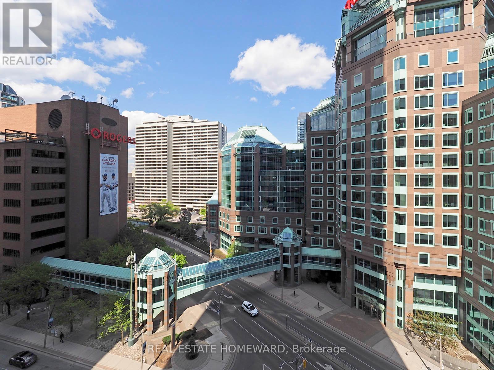 Photo 4 of 1111 110 Charles Street E, Toronto ON