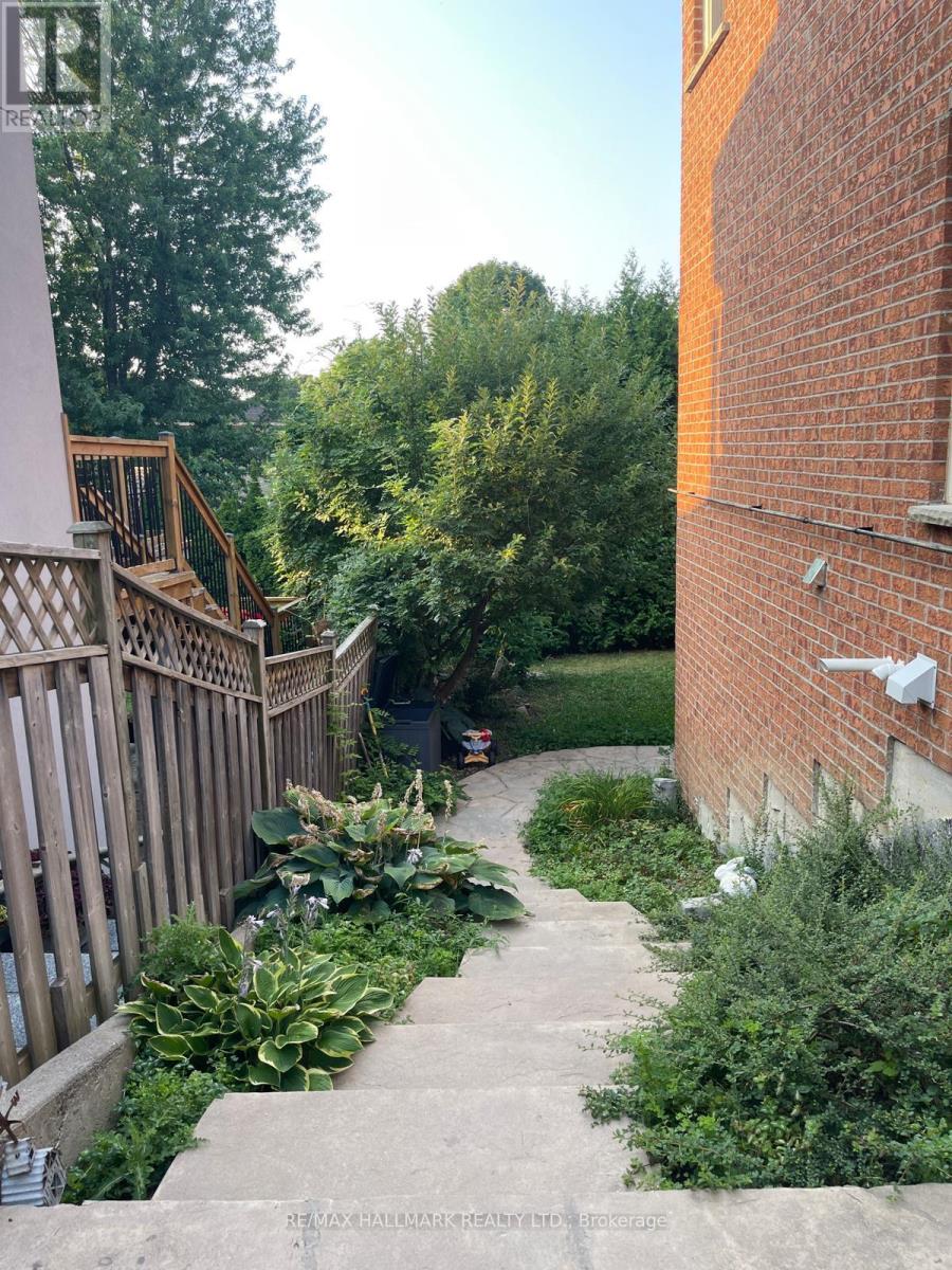 Photo 3 of Bsmt 76 Topham Crescent, Richmond Hill ON
