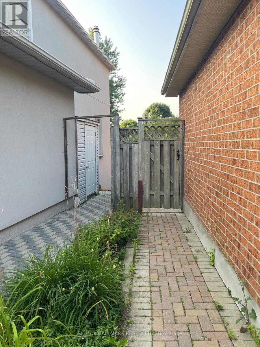 Photo 5 of Bsmt 76 Topham Crescent, Richmond Hill ON