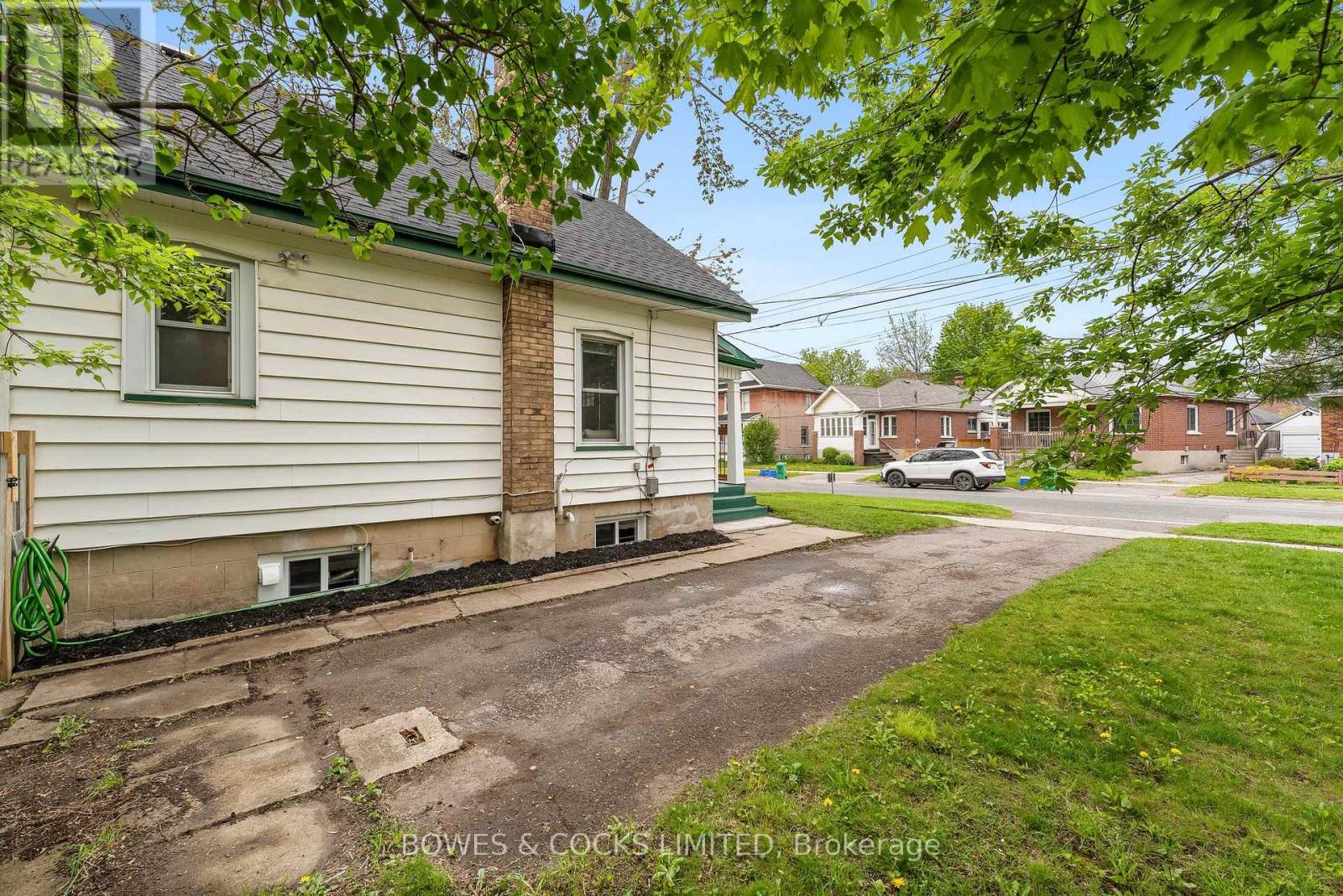 Photo 4 of 283 Lake Street, Peterborough Central ON