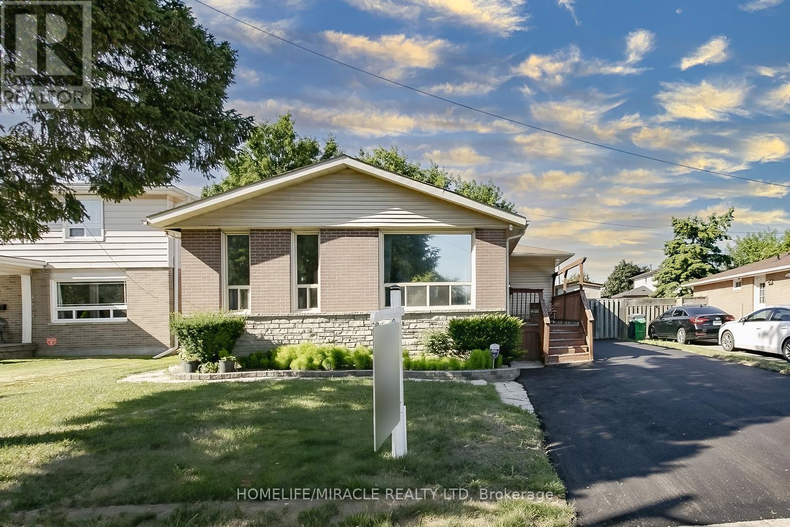 Photo 1 of 46 Reigate Avenue, Brampton ON