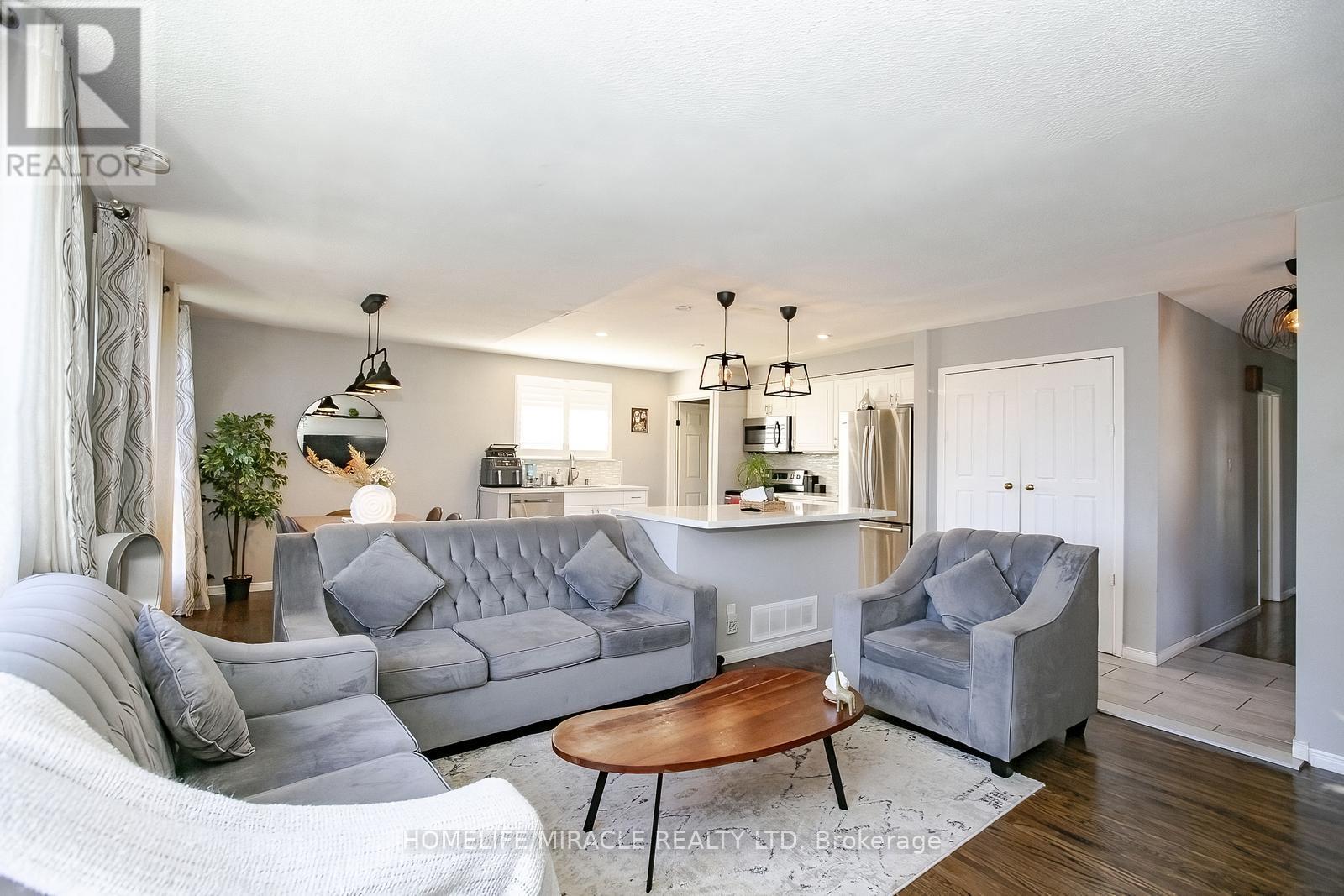 Photo 10 of 46 Reigate Avenue, Brampton ON
