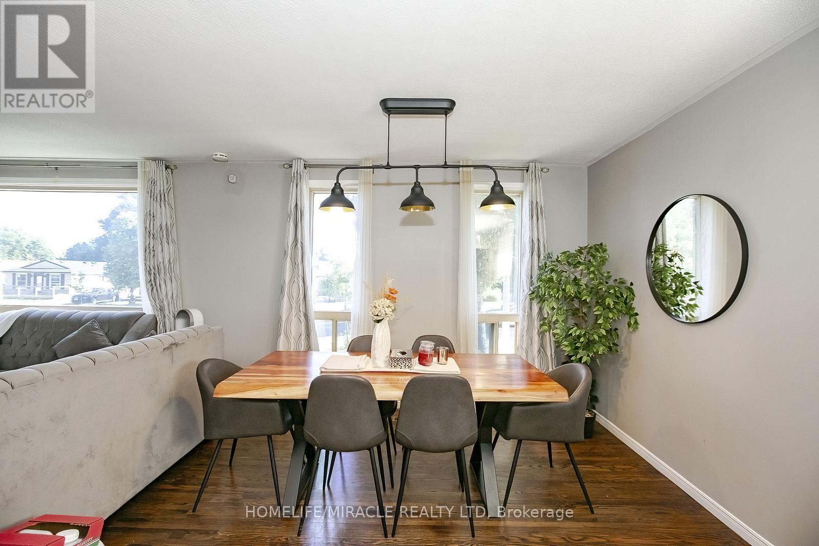 Photo 13 of 46 Reigate Avenue, Brampton ON