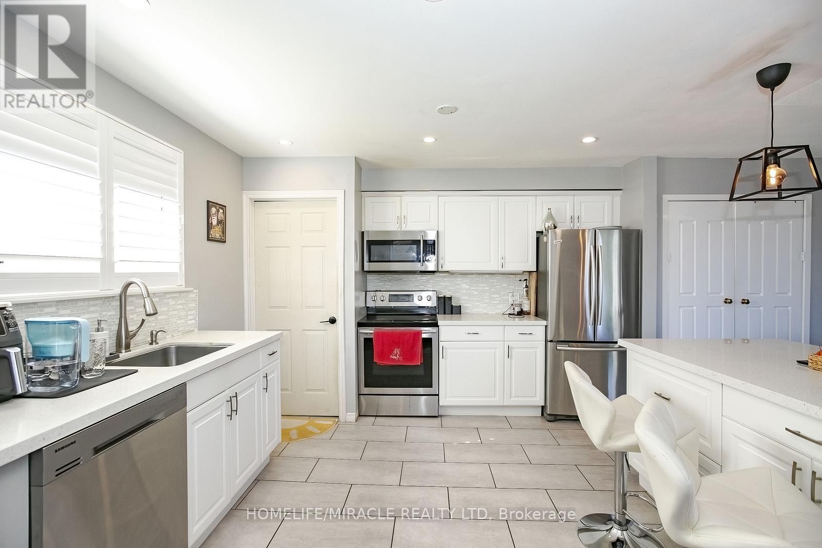 Photo 14 of 46 Reigate Avenue, Brampton ON
