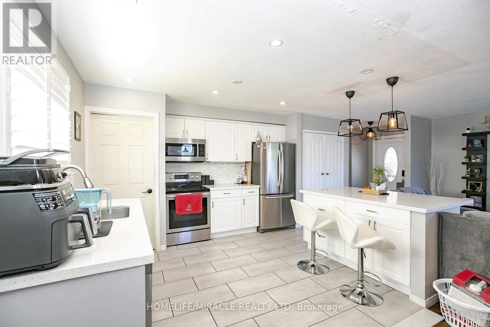 Photo 15 of 46 Reigate Avenue, Brampton ON