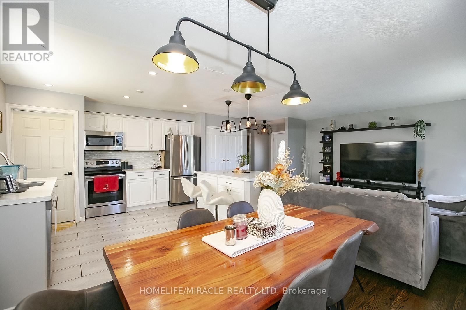 Photo 16 of 46 Reigate Avenue, Brampton ON