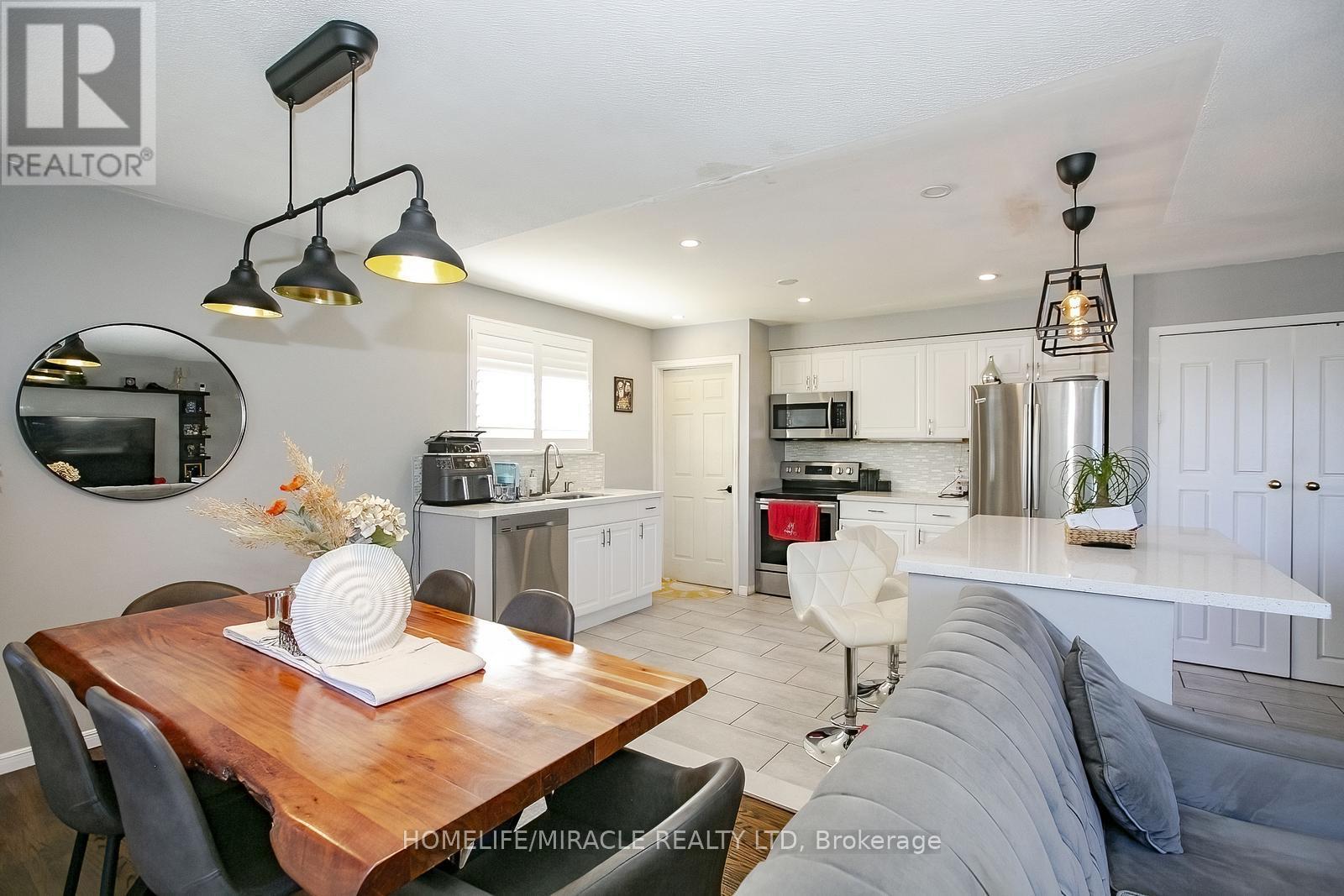 Photo 17 of 46 Reigate Avenue, Brampton ON