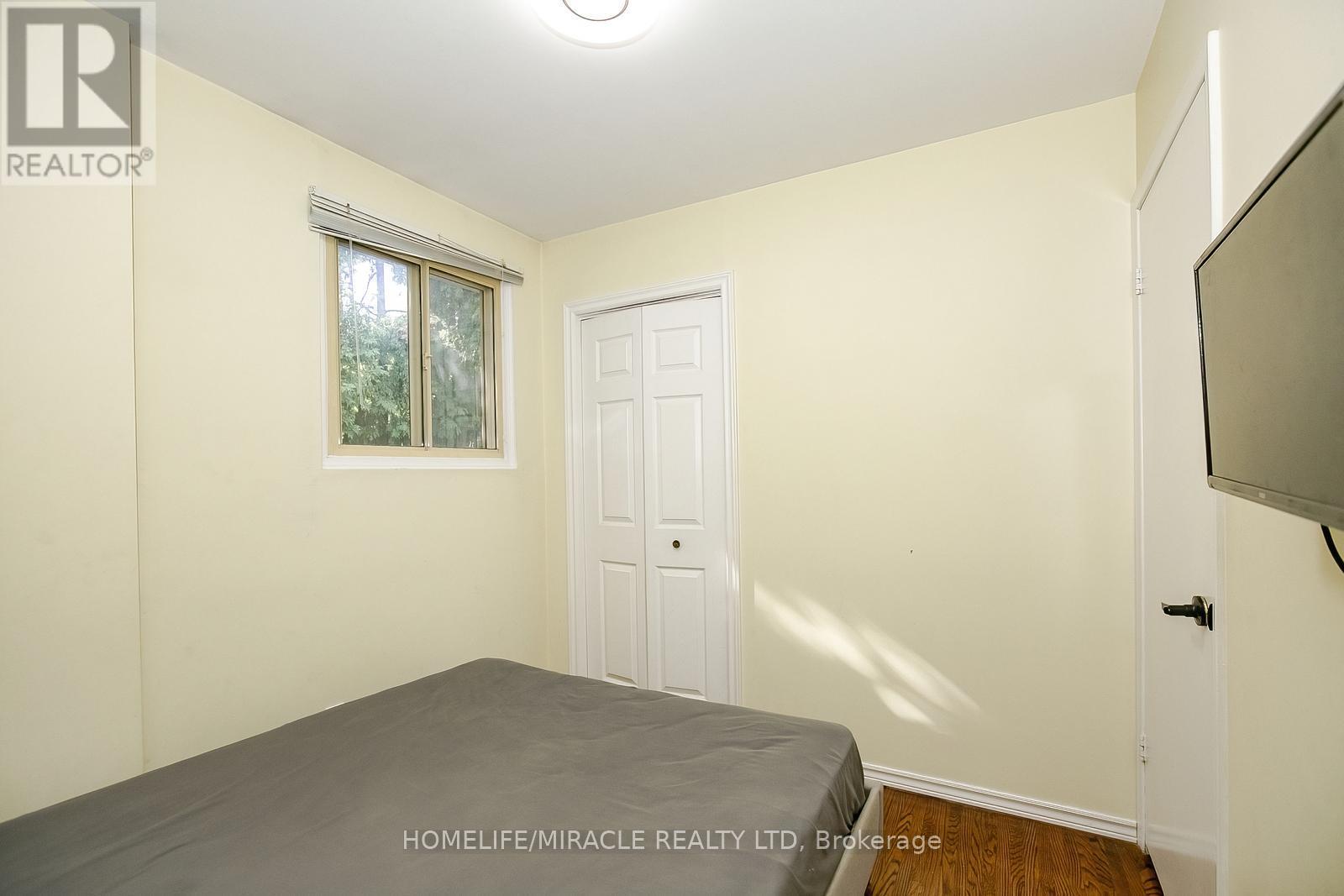 Photo 29 of 46 Reigate Avenue, Brampton ON