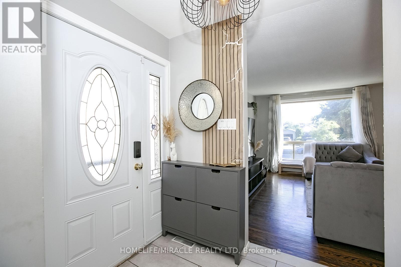 Photo 30 of 46 Reigate Avenue, Brampton ON