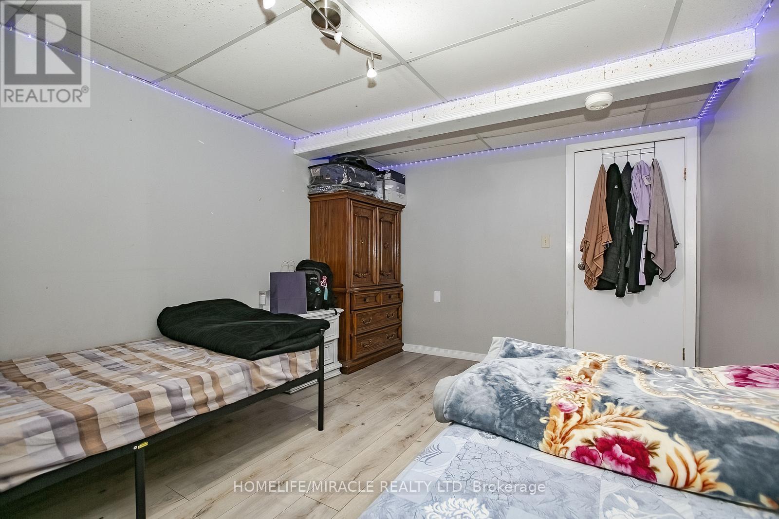 Photo 34 of 46 Reigate Avenue, Brampton ON