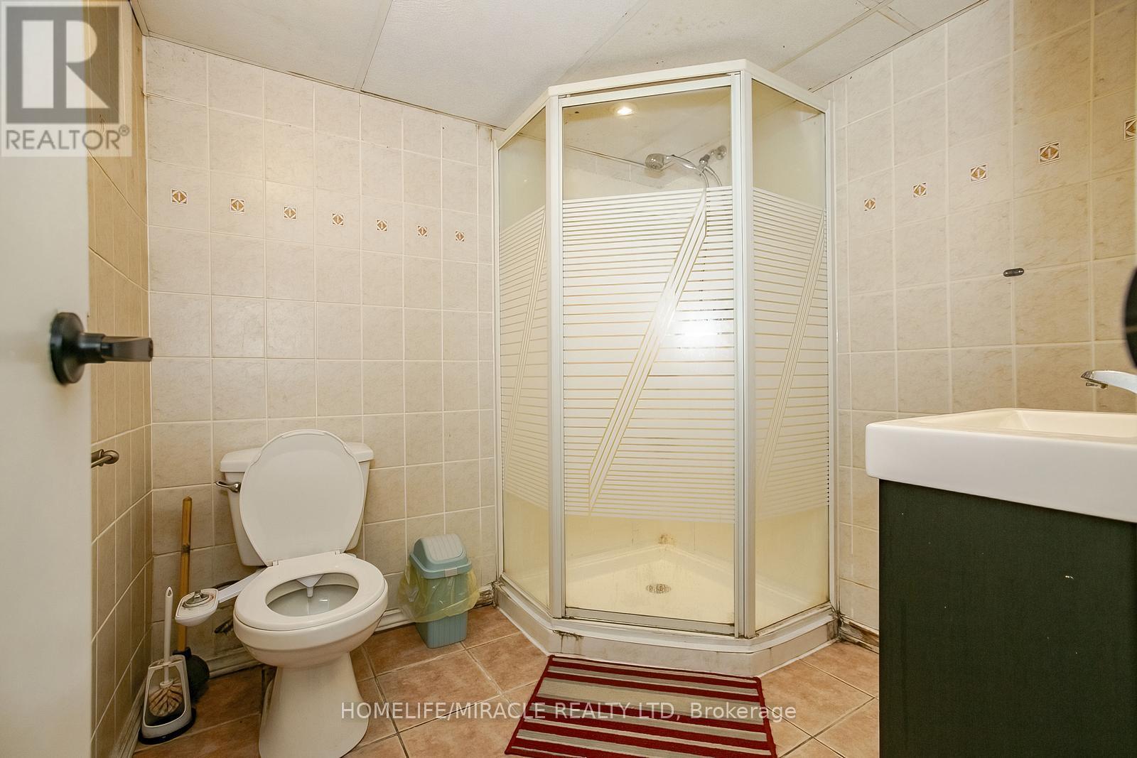 Photo 35 of 46 Reigate Avenue, Brampton ON
