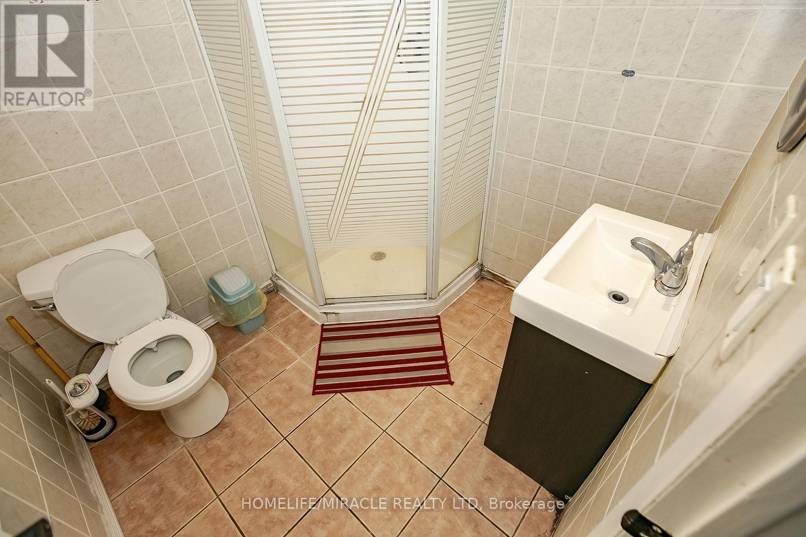 Photo 36 of 46 Reigate Avenue, Brampton ON