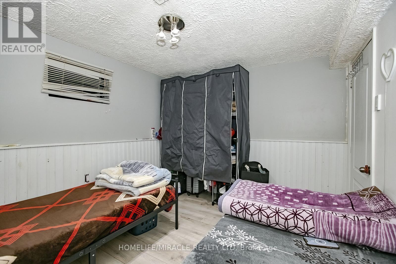 Photo 38 of 46 Reigate Avenue, Brampton ON